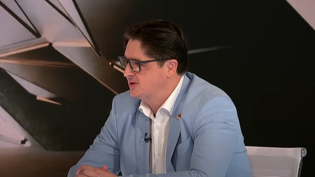 VUČIĆ: Molim Mrdića da prekine štrajk glađu