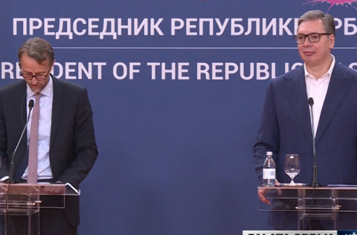 VUČIĆ SE OBRAĆA NAKON SASTANKA SA FON BEKERATOM: Ambasador mu uručio Godišnji izveštaj Evropske komisije o Srbiji za 2025. godinu