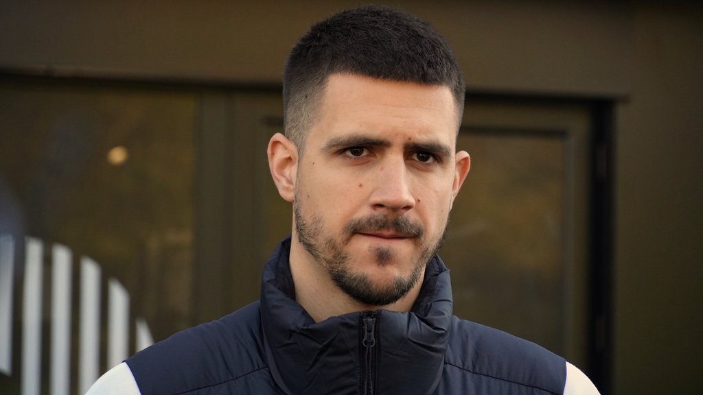 Vanja Marinković izašao pred navijače Partizana: Evo šta je poručio Grobarima koji se nalaze kod Arene