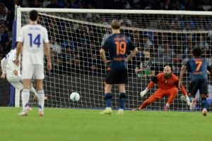 Vanja Milinković-Savić odbranio penal Alvaru Morati u bledom remiju Napolija i Koma (Foto)