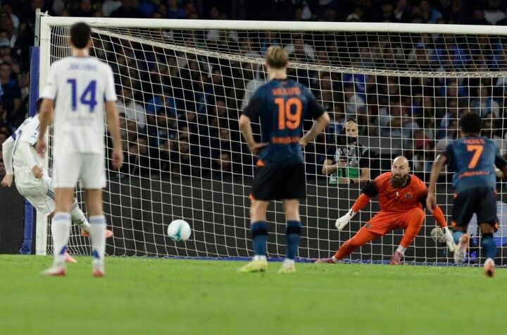 Vanja Milinković-Savić odbranio penal Alvaru Morati u bledom remiju Napolija i Koma (Foto)