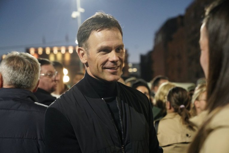 "ZAŠTO BLOKADERIMA VEČERAS SMETAJU PESME KOJE SLAVE SRPSKU TRADICIJU, ISTORIJU I KOSOVO I METOHIJU?" - Siniša Mali oštro poručio: "NIKO NE MOŽE DA NAM ZABRANI DA SLAVIMO ONO ŠTO JESMO"