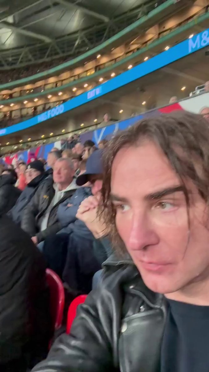 ŽELJKO MITROVIĆ IZ SRCA LONDONA: Koncerti ga usrećili, fudbal rastužio - ali susret sa blizancem popravio sve!