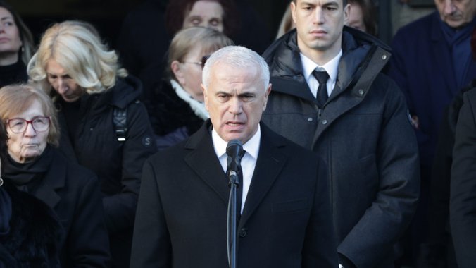 SAHRANJEN OTAC ZVEZDANA TERZIĆA: Vučić, Džajić i Stanković ispratili oca direktora Crvene zvezde (FOTO)