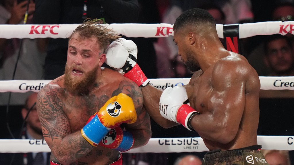 'MISLIM DA MI JE VILICA SLOMLJENA' Džošua brutalno nokautirao Pola u bokserskom spektaklu u Majamiju! Meč pratilo više od 300 miliona ljudi!