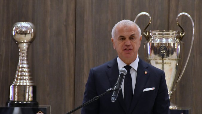 'TO JE ZBIR USPOMENA KOJE ŽIVE U SVAKOM ZVEZDAŠKOM SRCU' Zvezdan Terzić o istorijskoj monografiji Crvene zvezde (FOTO)