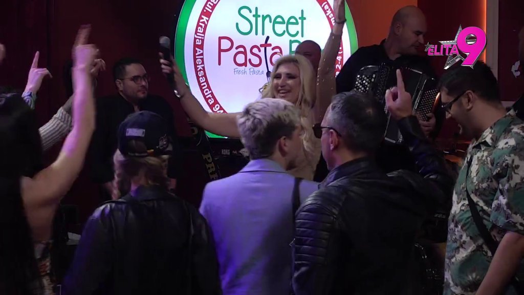 ATMOSFERA NA NIVOU! Jovana Tipšin i 'Prestige' bend napravili žurku za pamćenje, učesnici nisu stali!