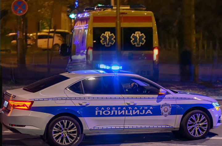 BMW IZLETEO SA PUTA I POKOSIO DEVOJKU NA STAJALIŠU! Užas na Voždovcu!