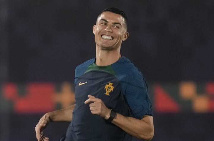 DA LI JE OVO REALNO?! Svet u šoku zbog Ronalda, oglasio se i Mask: Pogledajte fotografiju koju je lajkovalo skoro 20 miliona ljudi (FOTO)