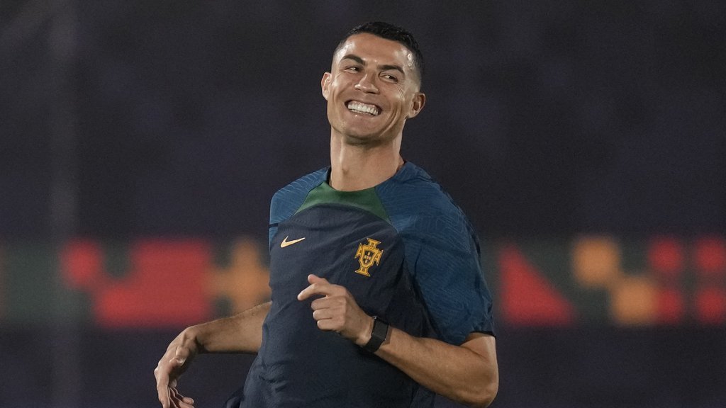 DA LI JE OVO REALNO?! Svet u šoku zbog Ronalda, oglasio se i Mask: Pogledajte fotografiju koju je lajkovalo skoro 20 miliona ljudi (FOTO)