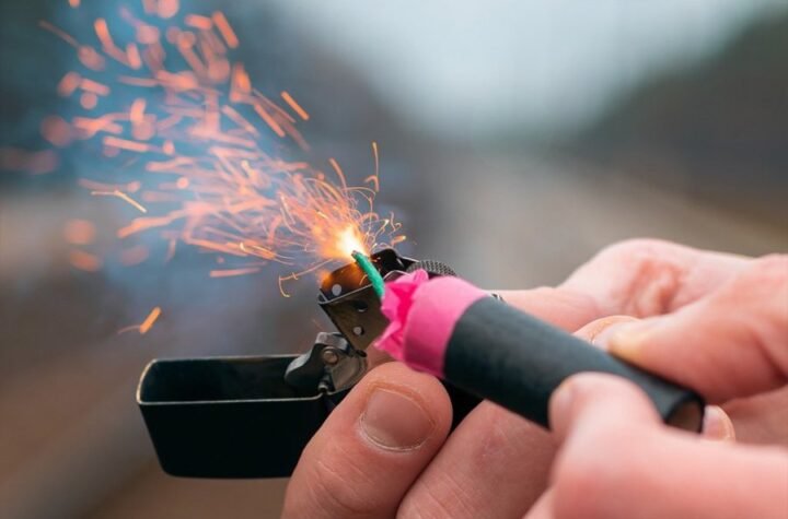 DECA OSTAJU BEZ PRSTIJU I DELOVA ŠAKE! Zbog OVOG trenda mališani gube i sluh, a svake godine se ponavlja isto!