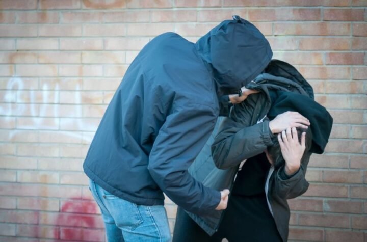 DEČAK TERORIŠE CEO RAZRED I UČITELJICU! Zbog ozbiljnog vršnjačkog nasilja, roditelji u Smederevu VIŠE NE ŠALJU DECU U ŠKOLU!