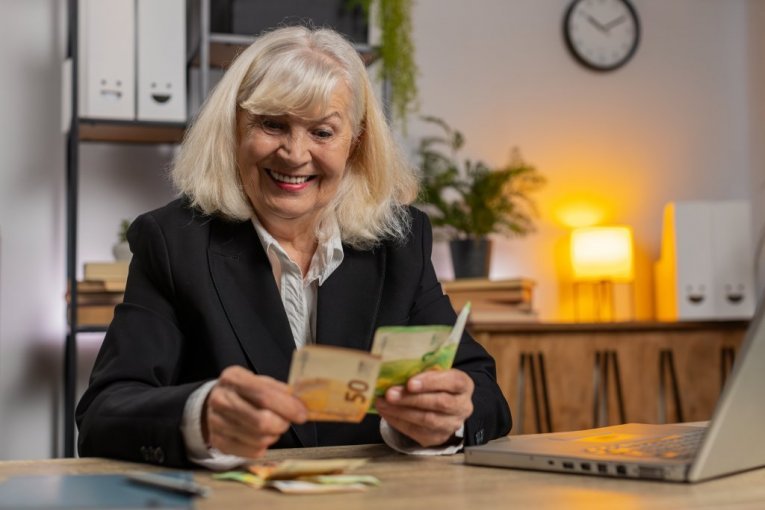 DO 250.000 DINARA ZARADE BEZ NAPUŠTANJA KUĆE! Ovo je definitivno najisplativiji praznični biznis u Srbiji: "ČIM OBJAVIM NOVU TURU, SVE ODE ZA DAN"