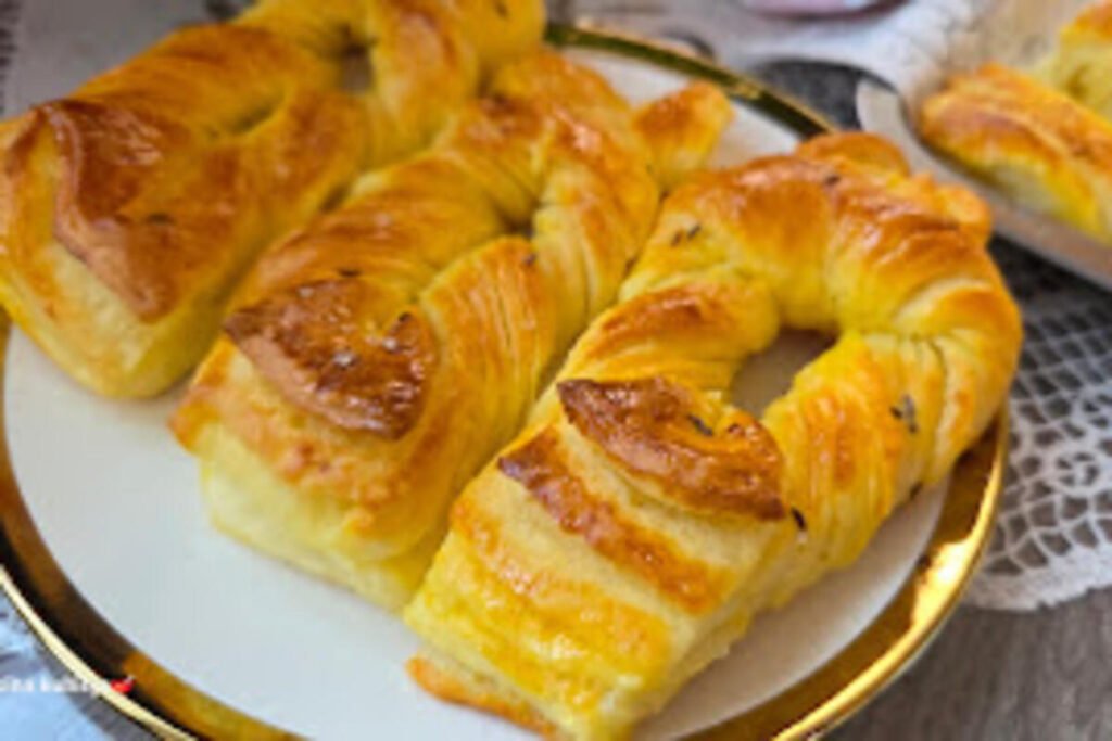 Domaći lisnati prutići sa sirom: Mekani kao pamuk, a spremaju se očas posla, bakin recept uspeva baš svima