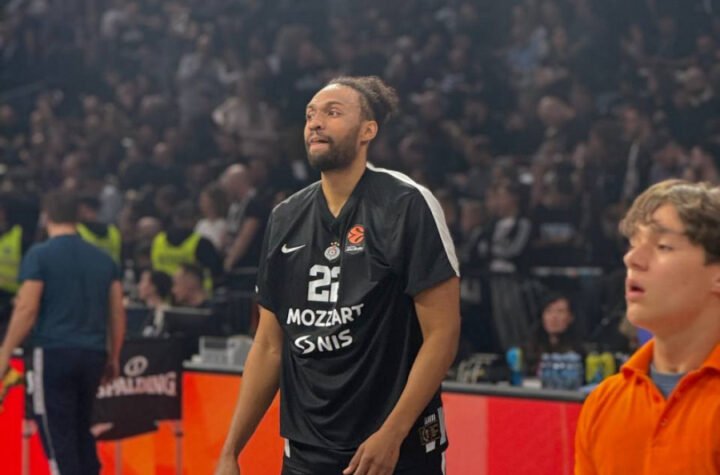 HAOS NA AERODROMU: Džabari Parker u verbalnom SUKOBU sa navijačima Partizana - tenzije u Kaunasu dosegle vrhunac!