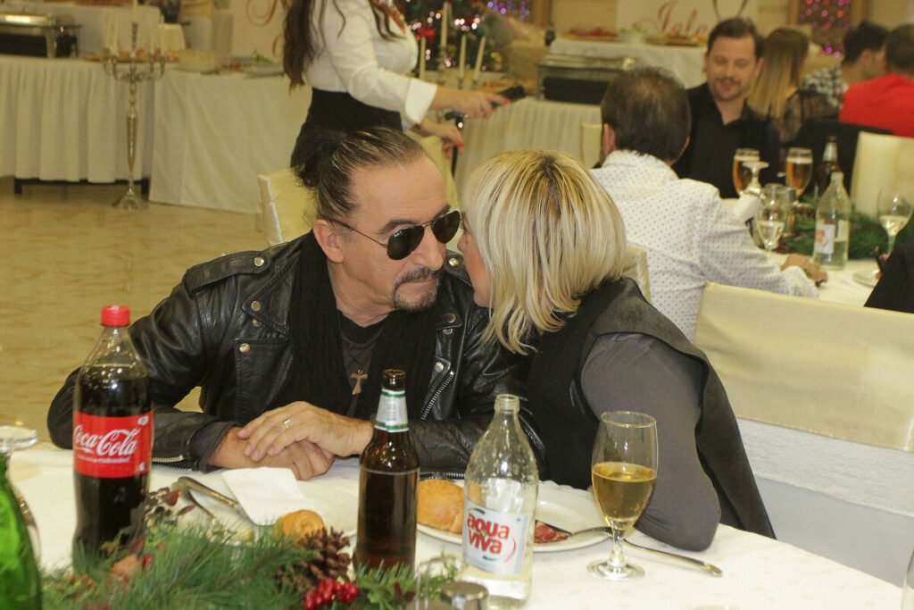 JEDVA JE BILA PUNOLETNA KAD SU SE SMUVALI! Željko u 52. zbario klinku od 18 godina - komšije još bruje o Ružici i..