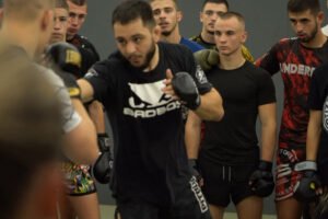 JOŠ MALO POČINJE SPEKTAKL U PODGORICI: Miloš Janičić ponovo u oktagonu, Vaso Bakočević se bori golim šakama!