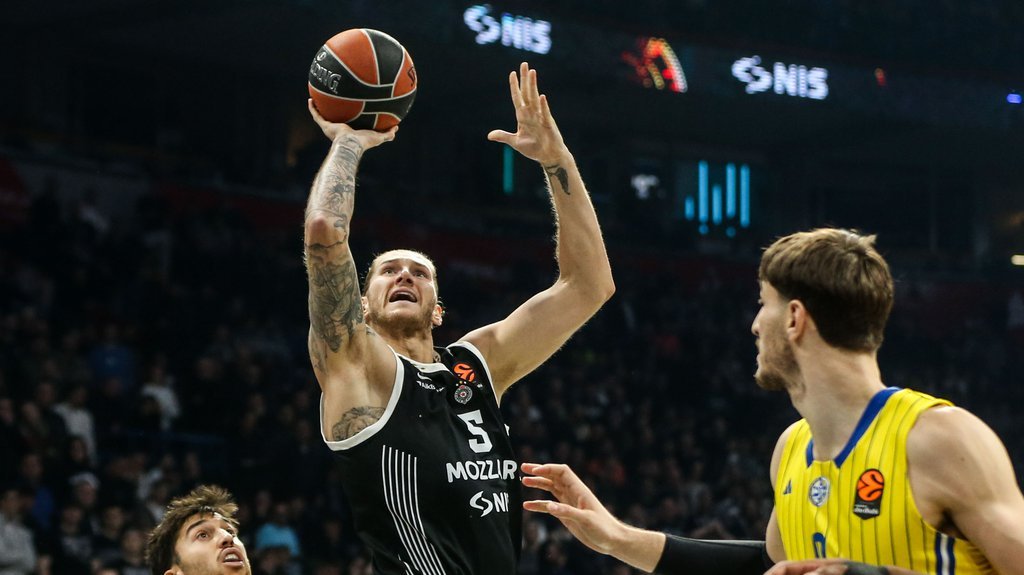 KATASTROFA SE NASTAVLJA... CRNO-BELI UPISALI I ČETVRTI UZASTOPNI PORAZ U EVROLIGI! Valensija u poslednjoj četvrtini iskoristila Partizanov raspad!