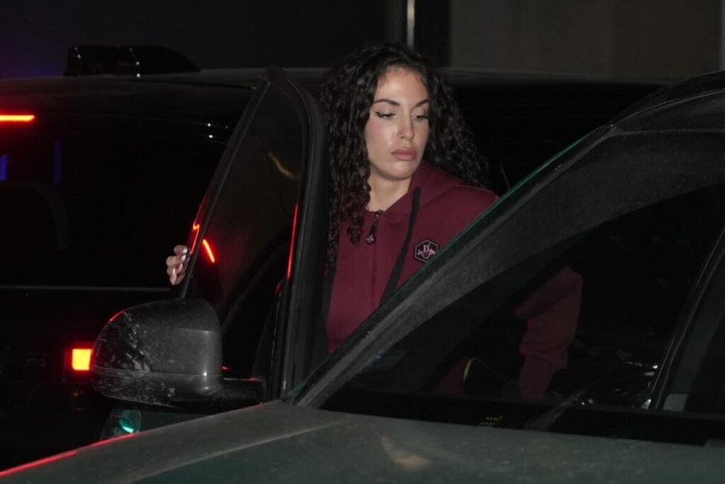 KO JE PREZGODNA MAČKA? Beograđani nisu mogli večeras da odvoje pogled od nje - MUŽ JOJ JE KONTROVERZNI...