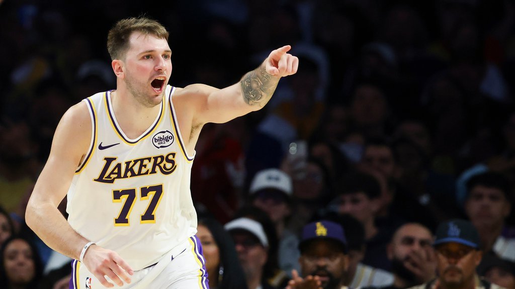 Košarkaš LA Lejkersa Luka Dončić zbog povrede propušta meč protiv Finiksa