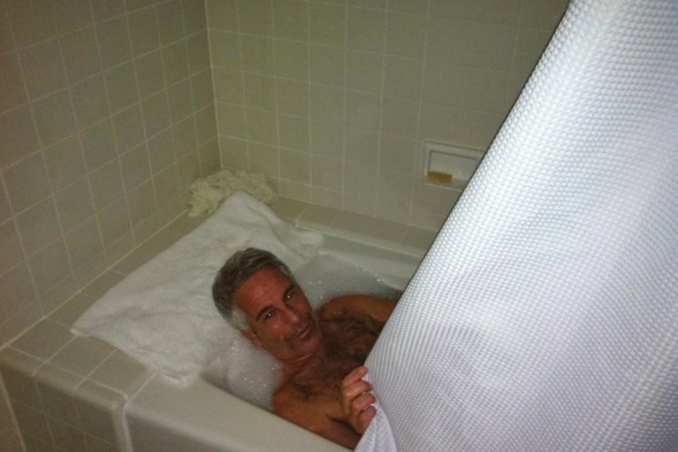 LICEMERJE I BOLESNE VREDNOSTI! Epstinova slikarka crta polugolu decu, ali bi u Srbiji da ruši državu - UŽAS NAD UŽASIMA!