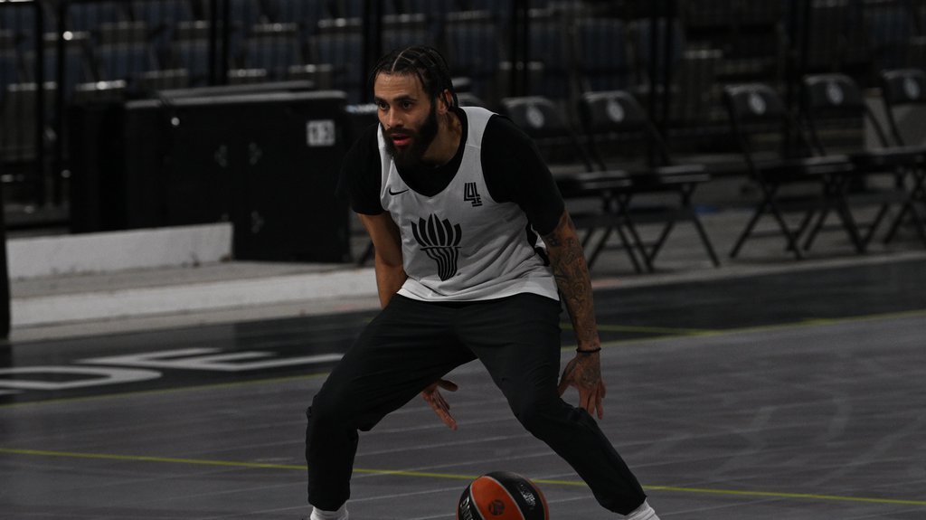 MAŠINA! Dvejn Vašington MVP!