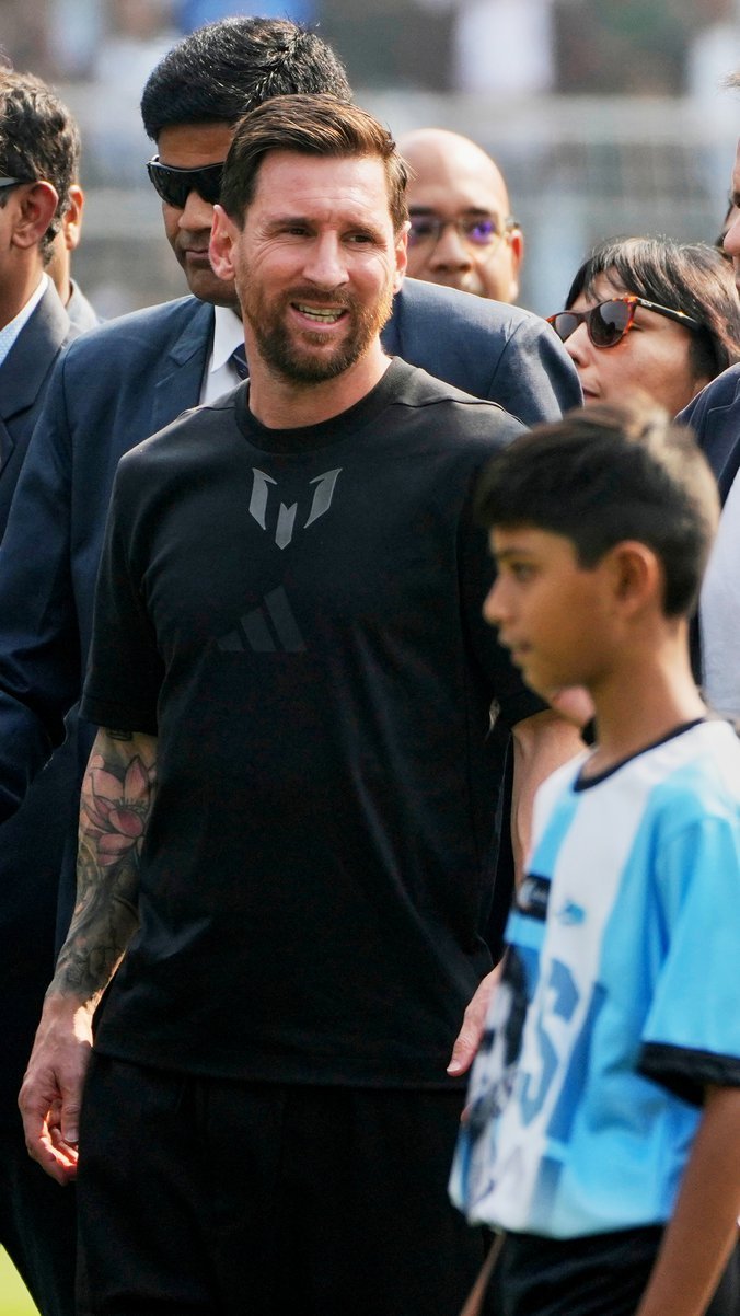 NAVIJAČI POBESNELI I DEMOLIRALI STADION! Mesi izazvao totalni haos u Indiji, ovo što se dogodilo je bruka i sramota