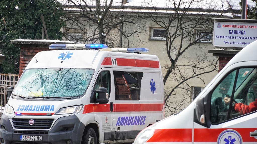 NOĆ U BEOGRADU: Dve saobraćajke bez težih povreda, Hitnu najviše zvale za pomoć ove 3 grupe pacijenata