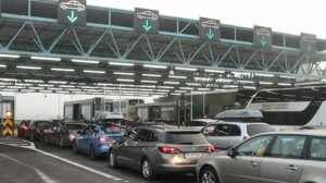 Na graničnim prelazima kamioni ČEKAJU I DO ŠEST SATI: Evo gde se stvaraju gužve