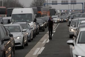 OGROMNE GUŽVE NA SVIM PUTNIM PRAVCIMA! Najgora situacija ka Nišu - SRBI SE VRAĆAJU U RODNE KRAJEVE!