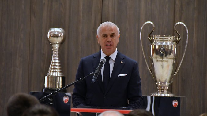 ONESVESTILA SE SUPRUGA DRAGANA DŽAJIĆA: Drama na predstavljanju Zvezdine monografije