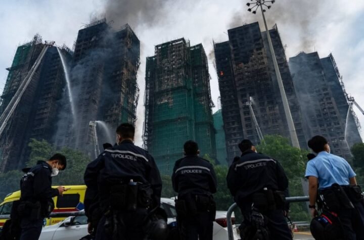 POGINULA 151 OSOBA! Lider Hongkonga naredio potpunu istragu požara u stambenom kompleksu