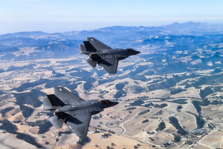 POLJSKA ZATVORILA AERODROME I PODIGLA AVIONE! Potpuni haos na nebu