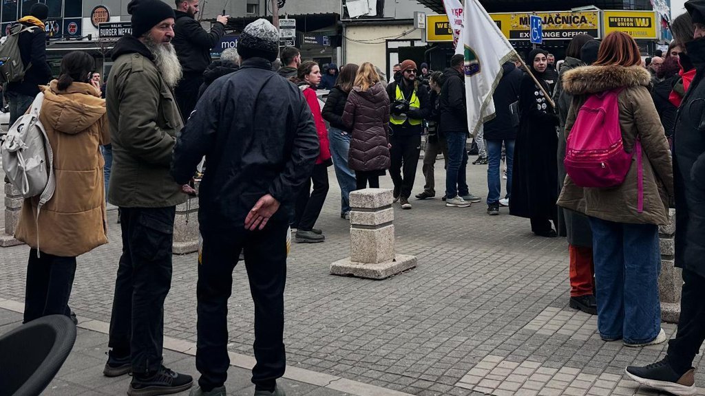 PRAVITE SE LUDI, DOKLE VIŠE OVAKO? Blokaderi iz Novog Pazara priznali da nemaju podršku građana (FOTO)