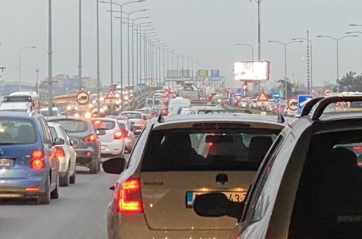 PREVRNUO SE AUTOMOBIL KOD GAZELE I IZAZVAO POTPUNI KOLAPS: Izbegavajte ovu deonicu (FOTO)