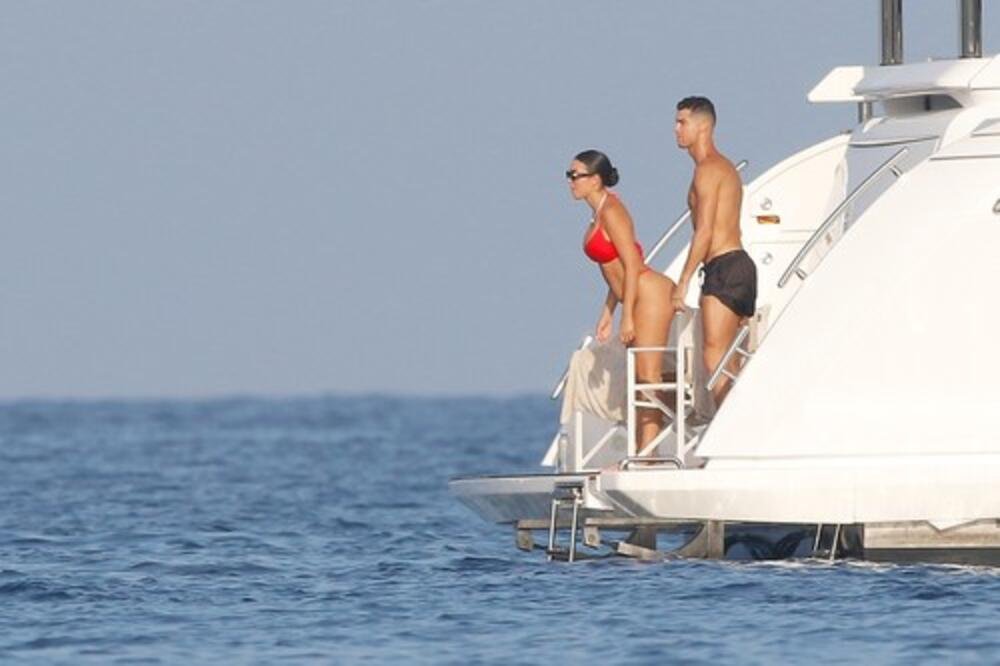 Parče raja od 8 miliona dolara: Kristijano Ronaldo i Georgina kupili vrednu nekretninu u srcu Crvenog mora (FOTO)