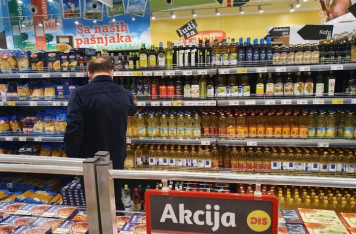 RADNO VREME TRŽNIH CENTARA, POŠTI, PRODAVNICA I PIJACA! Kompletan spisak ŠTA RADI, a šta NE RADI za Novu godinu i Božić!