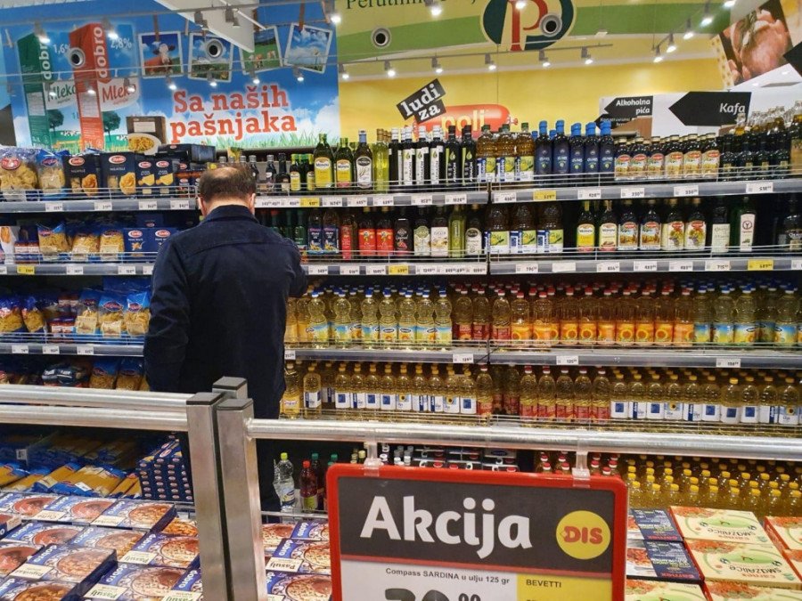 RADNO VREME TRŽNIH CENTARA, POŠTI, PRODAVNICA I PIJACA! Kompletan spisak ŠTA RADI, a šta NE RADI za Novu godinu i Božić!