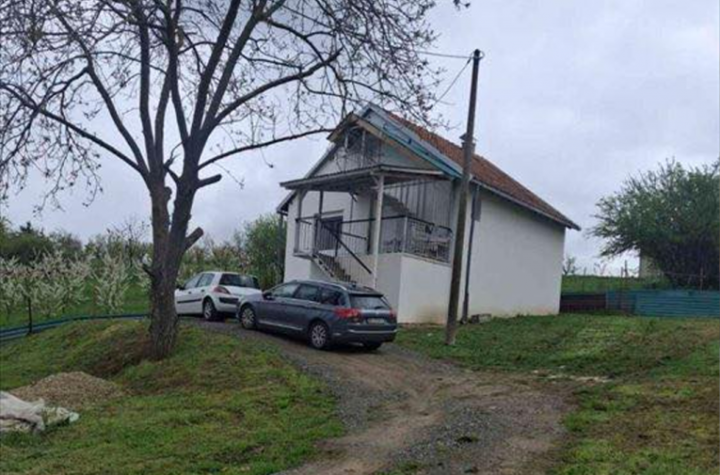 RETKA PRILIKA NA TRŽIŠTU NEKRETNINA! Trospratna kuća nadomak Beograda, uknjižena, sa deset ari placa prodaje se za neverovatno nisu cenu!