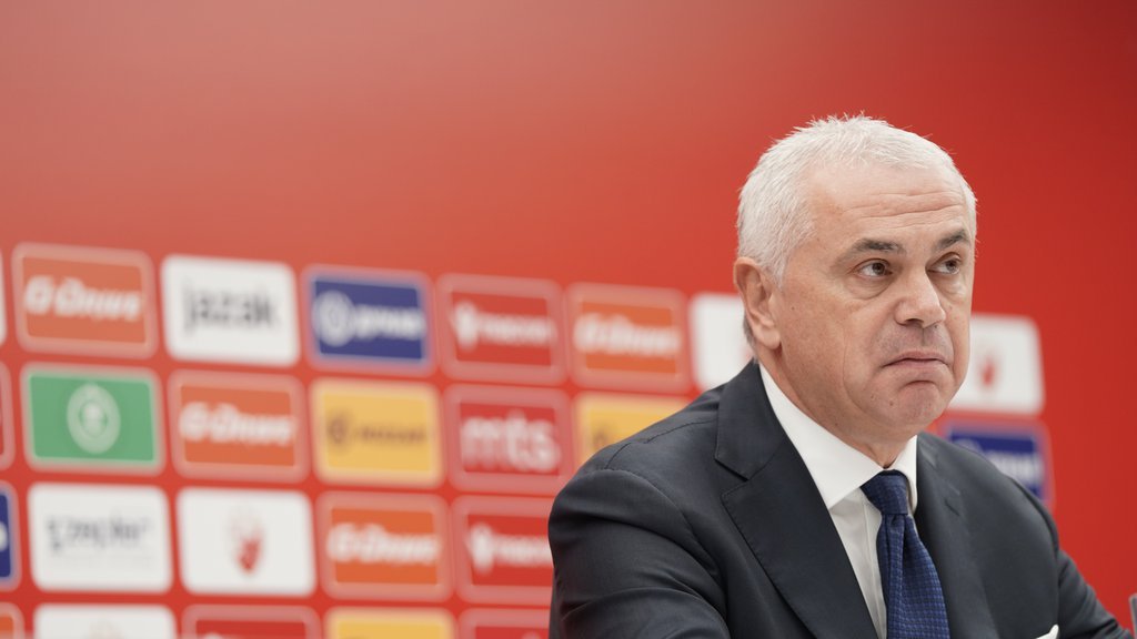 SAHRANJEN OTAC ZVEZDANA TERZIĆA: Vučić, Džajić i Stanković ispratili oca direktora Crvene zvezde