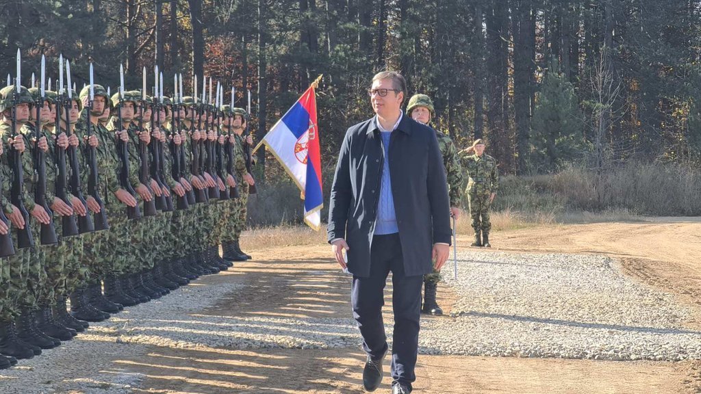 SAMO JAKA VOJSKA JE GARANT MIRA: Oglasio se predsednik Vučić: Nastavićemo da ulažemo u bezbednosne snage Srbije (FOTO)