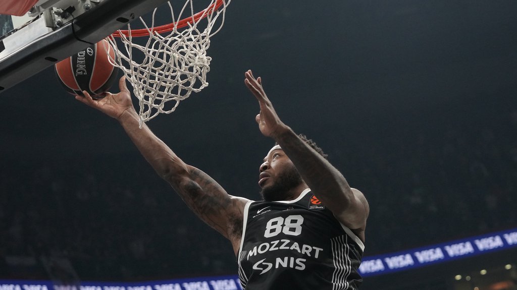 SJAJNE VESTI ZA CRNO-BELE: Tajrik Džons ostaje u Partizanu