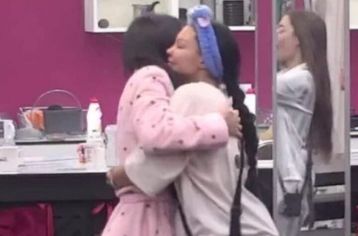 ŠOK-BOMBA PRODUKCIJE, ANITA I MAJA ODMAH SKOČILE! Fanovi trljaju oči u neverici - da li je OVO moguće?! (GALERIJA)