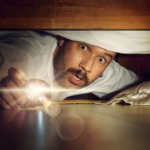 ŠOK I NEVERICA U SRBIJI! JEZIVO STVORENJE IZGMIZALO IZA KREVETA: Ogromni INSEKT liči na pauka i smrdibubu, evo šta je MONSTRUM! (FOTO)