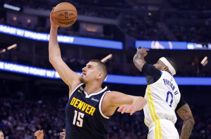 SPREMITE SE ZA NAJLUĐI BOŽIĆNI MARATON! 13 sati košarke bez prestanka: Jokić i Edvards spuštaju zavesu na praznični specijal!