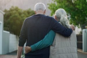 SRPSKI PENZIONERI MASOVNO PRODAJU STANOVE! Otkrivamo gde se sele za "zlatno doba"! Jedan grad u Vojvodini je APSOLUTNI HIT, a kvadrat je triput jeftiniji nego u Beogradu!