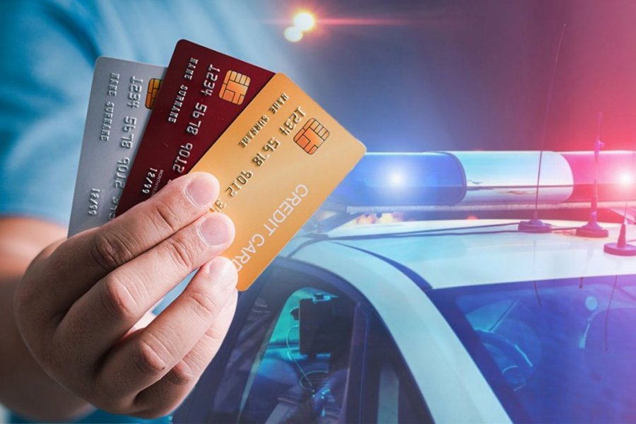 SVE MANJE SRBA PLAĆA "KEŠOM": Izdat rekordan broj kartica, ali smanjen broj bankomata...