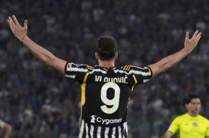 Španska Marka lansirala bombu: Dušan Vlahović prelazi u Barselonu