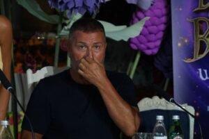 TUČA U PROGRAMU UŽIVO, ĐOLE ĐOGANI IZVUKO DEBLJI KRAJ! Pevačice se POTUKLE PRED KAMERAMA, usledio SKANDAL tad!