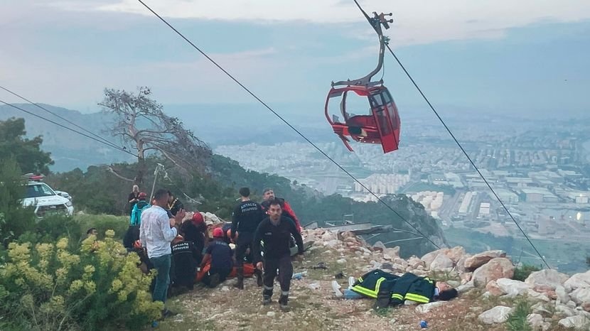 Tragedija na Durmitoru: Turisti ispali iz ski-lifta, jedan poginuo
